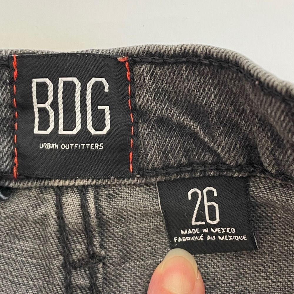 BDG Urban Outfitters Mom High Rise Denim Shorts Black Button Fly‎ Size 26 - Picture 3 of 8